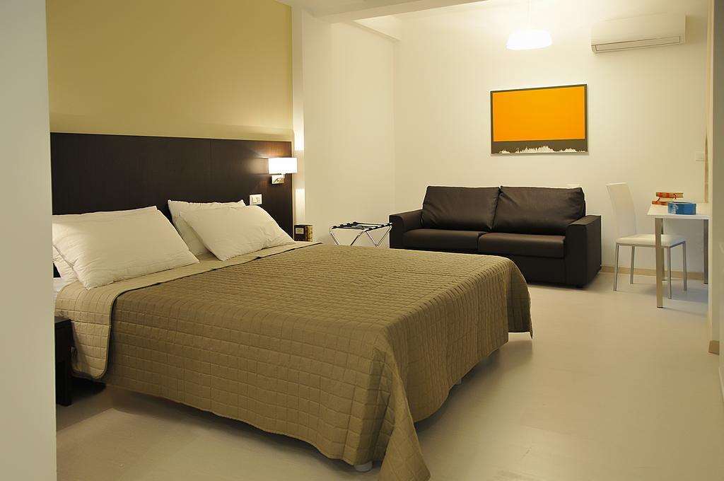 Bed and Breakfast Le Stanze Sul Corso à Pescara Chambre photo