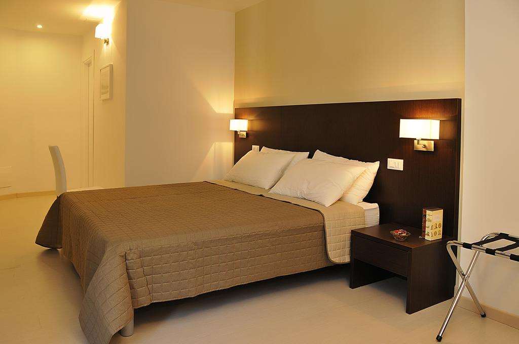 Bed and Breakfast Le Stanze Sul Corso à Pescara Chambre photo